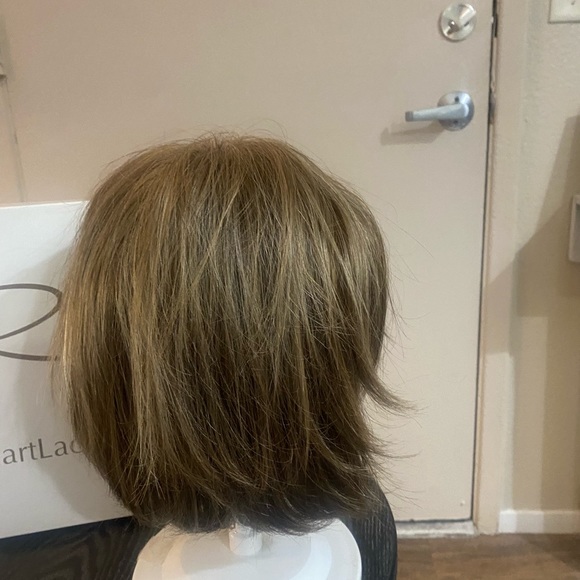 Jon Reneu Wig - Picture 5 of 8